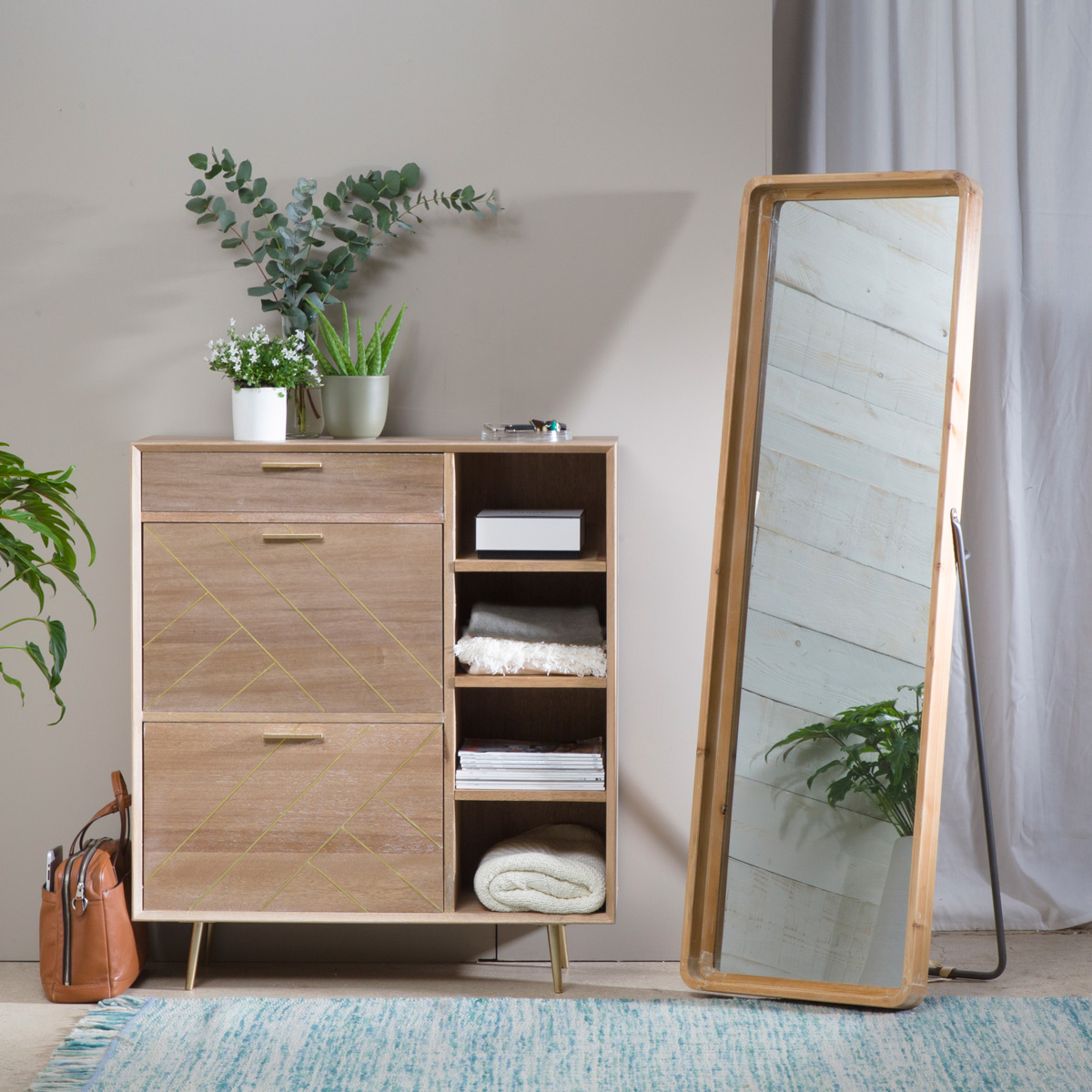 fixer un miroir sur un mur