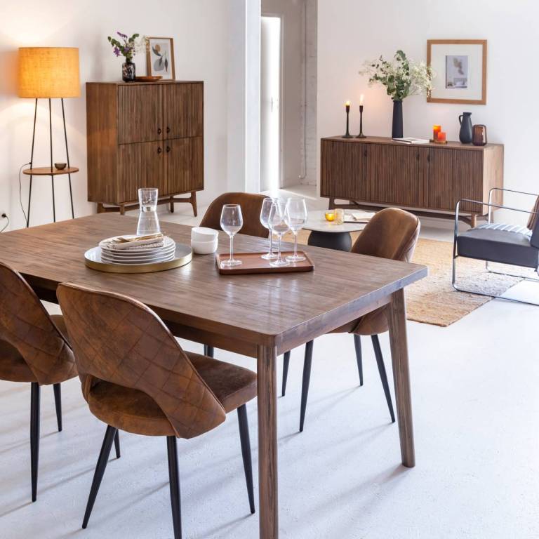 Comment nettoyer une table en bois guide pratique