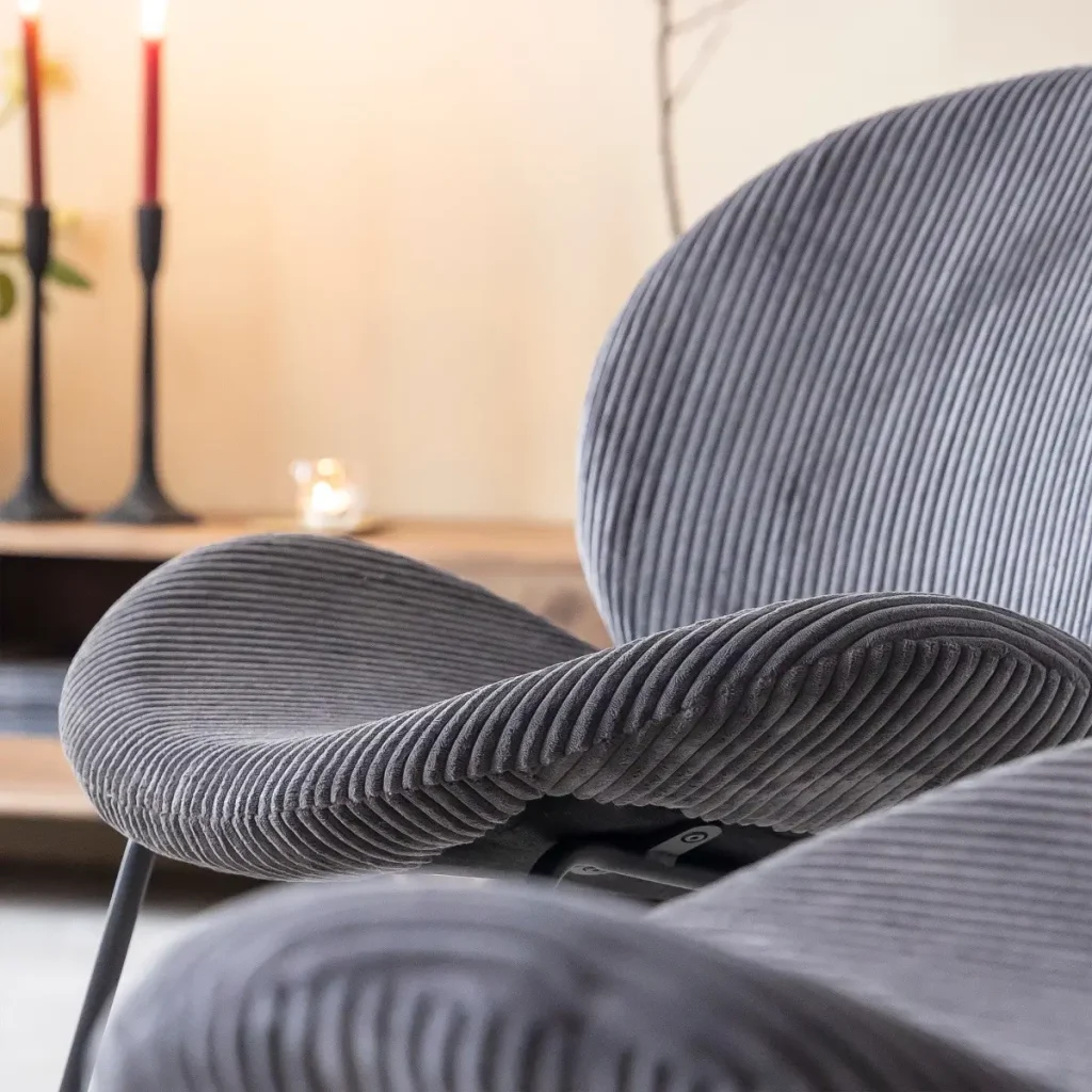 Comment nettoyer des chaises en velours : Découvrez nos astuces !