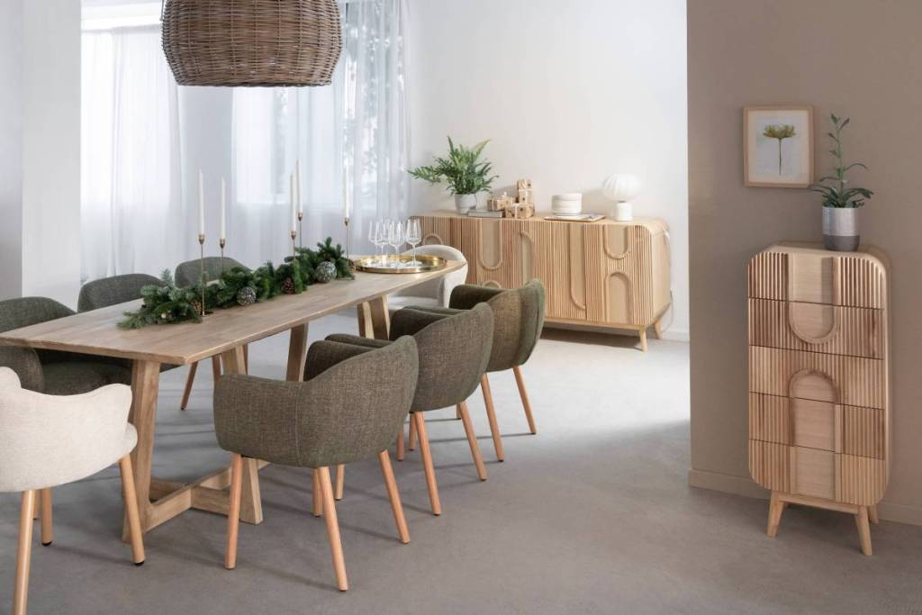 table de salle à manger chaises dépareillées